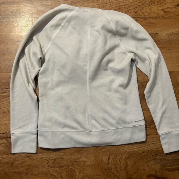 North Face FlashDry Tan Hoodie: Ultimate Performance Meets Everyday Comfort - Picture 8 of 8